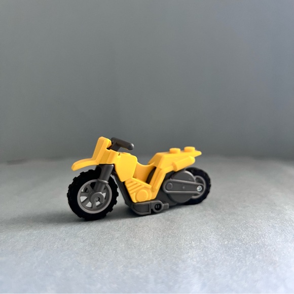 LEGO Dirt Bike Minifigure - Picture 2 of 3